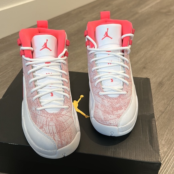 Jordan 12 white and pink size 5 youth - Picture 3 of 5